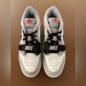 Air Jordan Legacy 312 Low, 11.5, White/Black